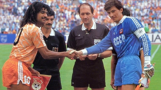 «Ван Бастен поймал меня на том, что я подпрыгнул перед ударом». Монолог Рината Дасаева