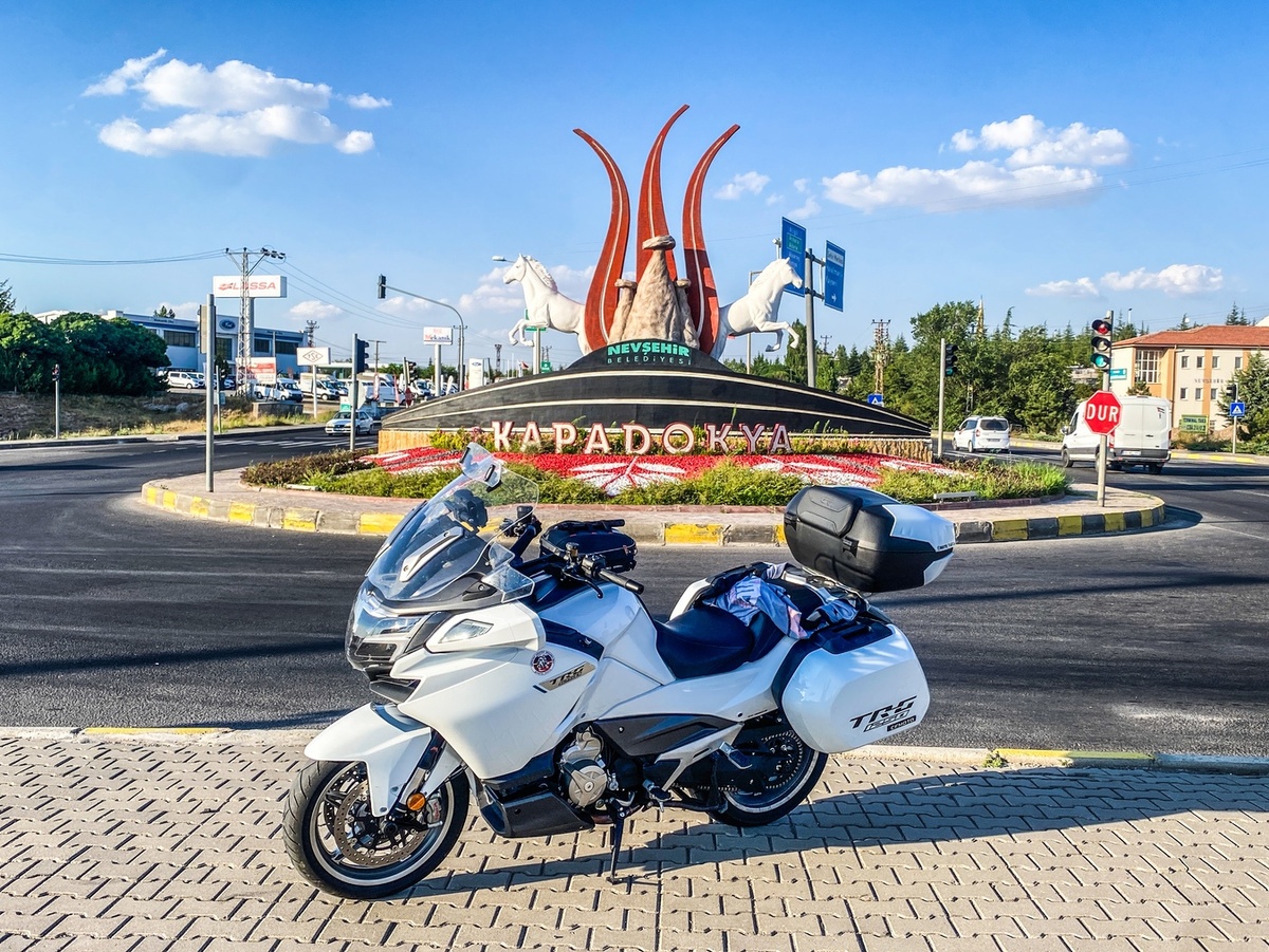 
1250TR-G — самый крупный и оснащенный туристический мотоцикл, который официально продается в России