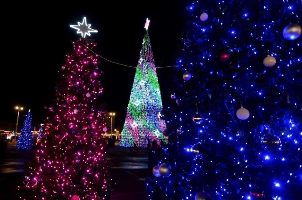    Новогодний городок в Оренбурге на площади Ленина проработает до 19 января