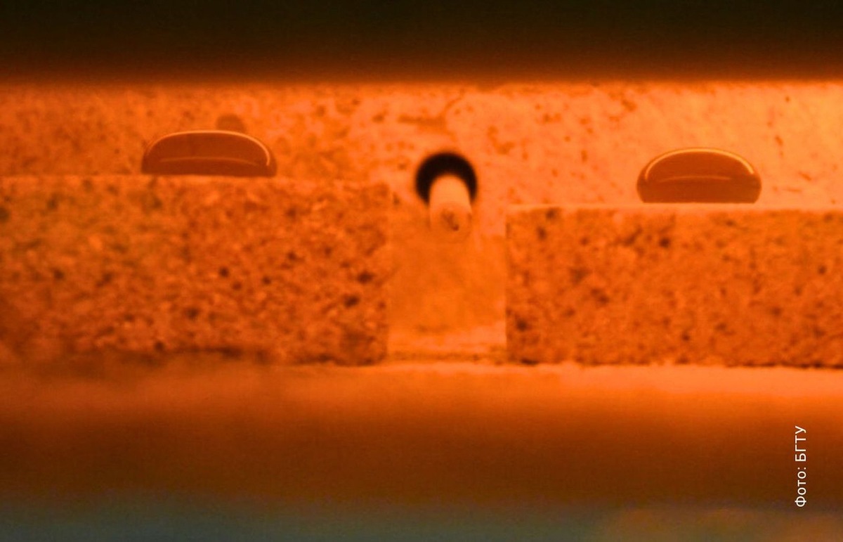    Высокоточная лабораторная печь оснащена системой видеонаблюдения и совмещена с компьютерной системой.