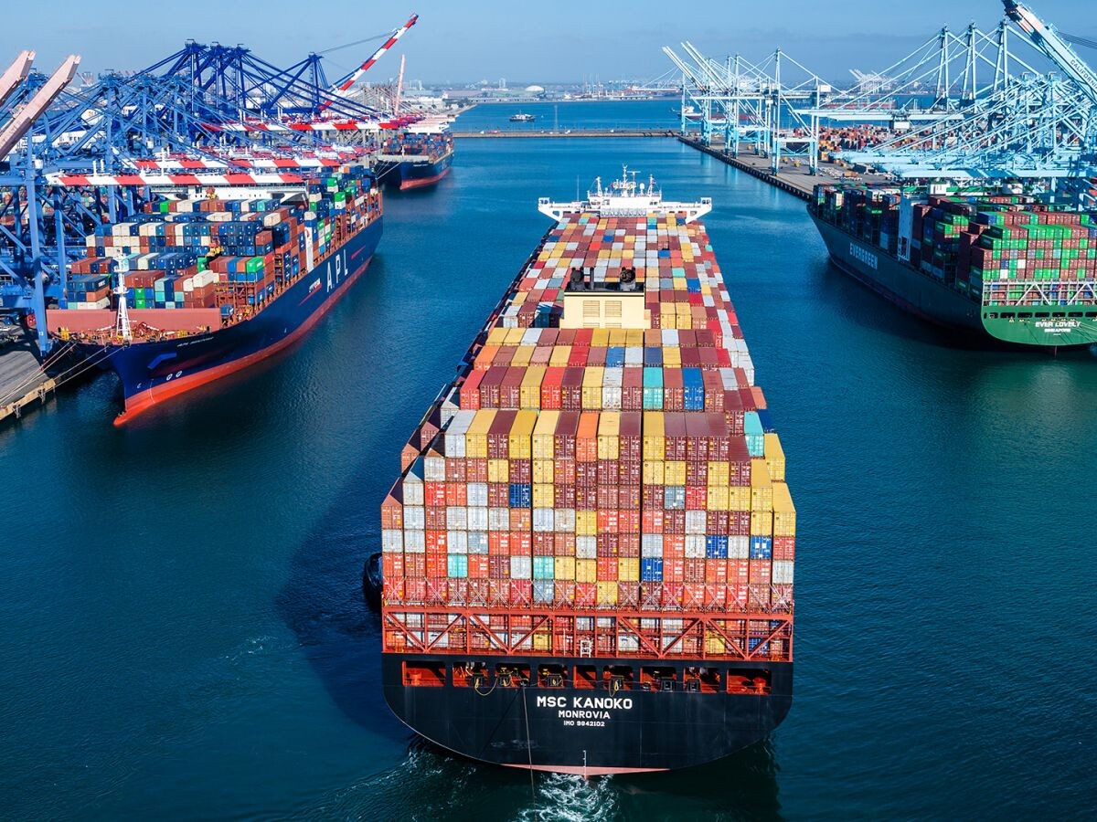    Заказывать товары из-за рубежа стало выгоднее