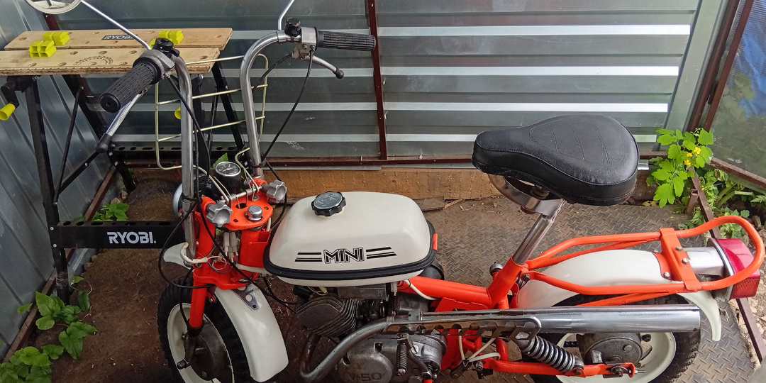 Советский мини-мокик с мягкой подвеской.