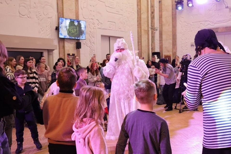    В Мариуполе завершился калейдоскоп новогодних сказок с новогодними утренниками. Фото: Минкультуры ДНР