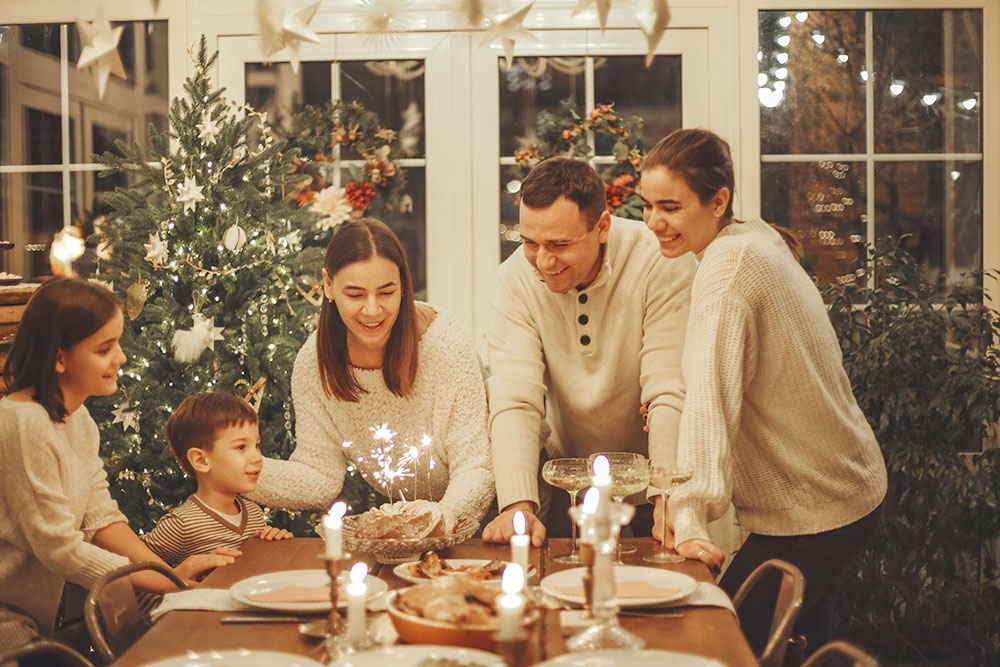    Старый Новый год в России - редкий праздник, рожденный календарной реформой, но успевший укорениться в культурной памяти, семейных сценариях и коллективной психологии. / iStock