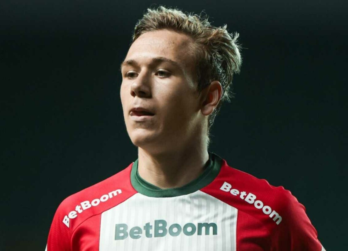     Во Франции об интересе «ПСЖ» к Батракову: купив Сафонова, в Париже могут инвестировать еще в одного русского таланта