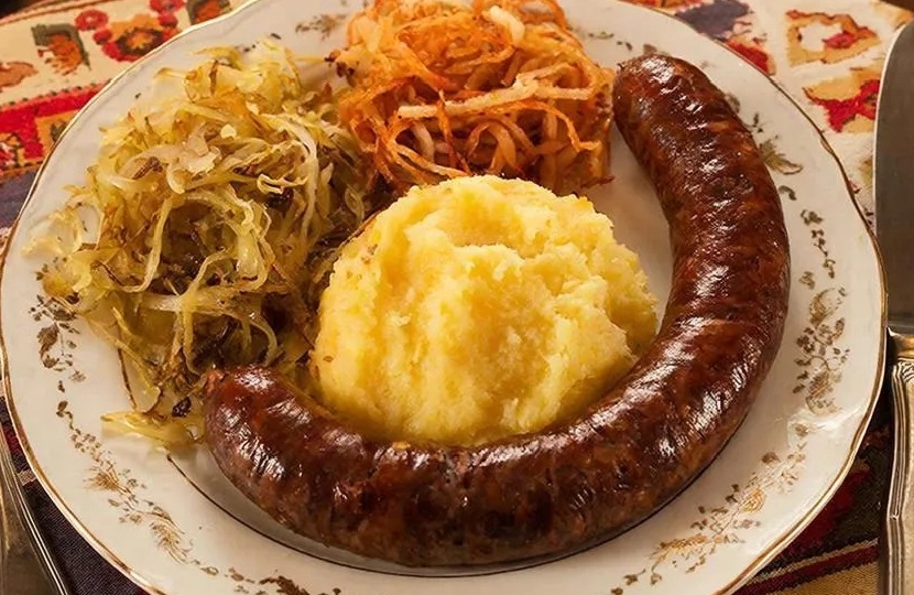 Домашняя печёночная колбаска с салом и лучком — пальчики оближешь!