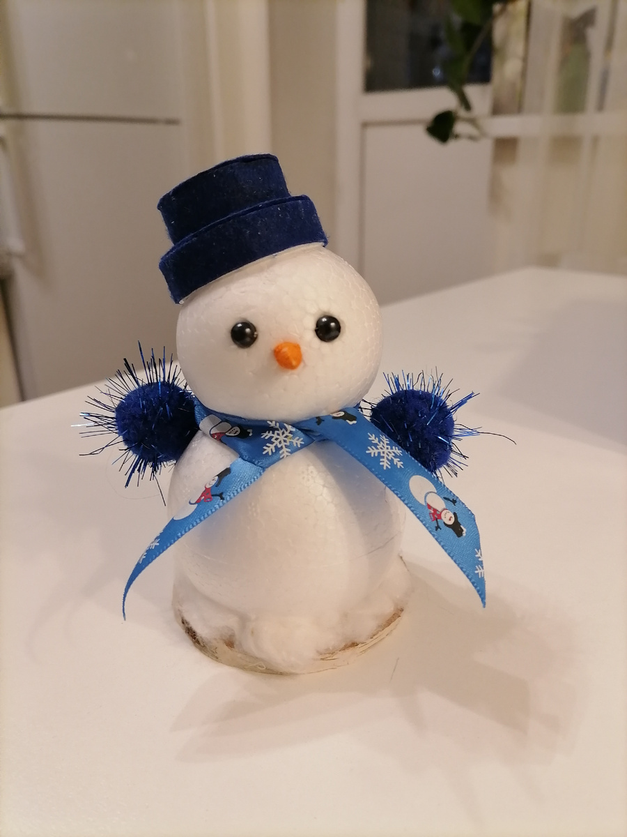 Такого снеговичка сотворили в этом году