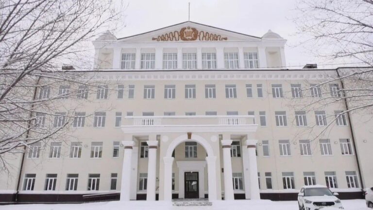    В Орске после капремонта открылась школа имени Макаренко Оренбуржье