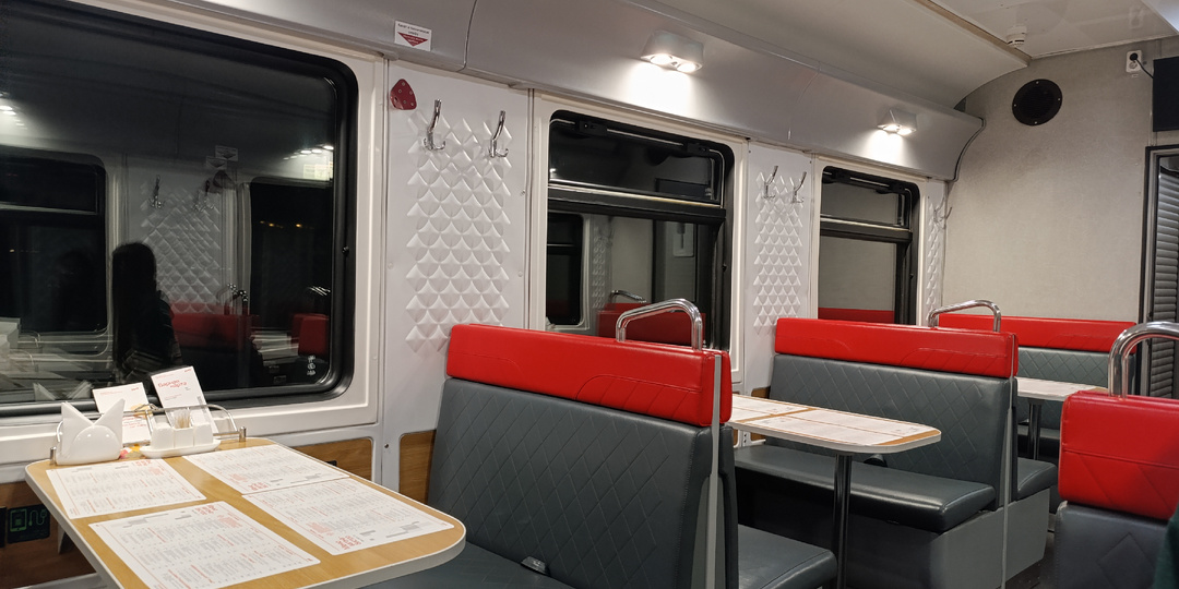 Вагон-бистро в фирменном поезде РЖД. Ужин меньше чем за 1000р.