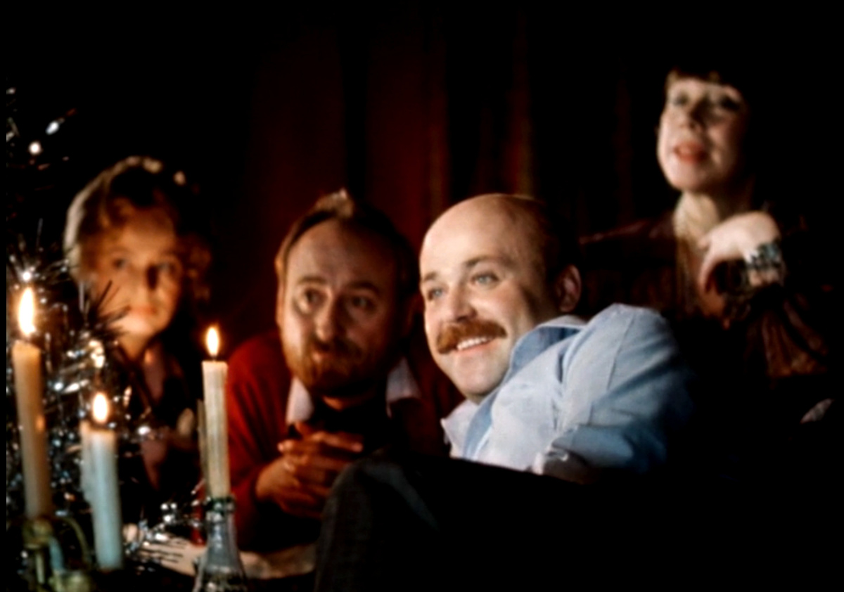 Кадр из кинофильма "Старый Новый год", 1980 г., режиссеры Олег Ефремов, Наум Ардашников, сценарист Михаил Рощин, композитор Сергей Никитин (скриншот)