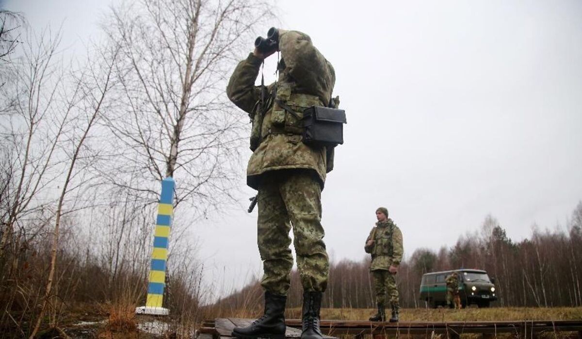     Белорусские пограничники на границе с Украиной. Источник: РИА Новости Автор фото: Государственный пограничный комитет Республики Беларусь