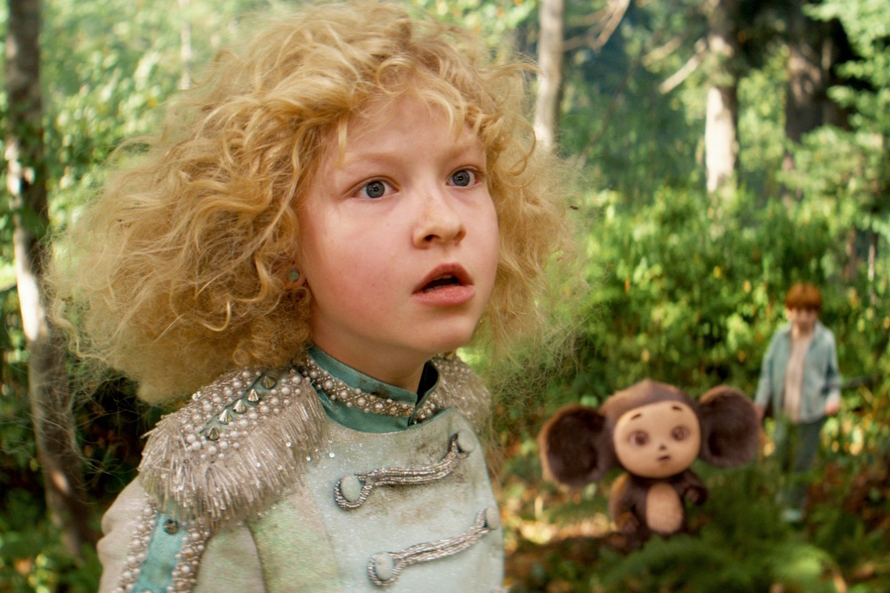    Предоставлено Yellow, Black and White