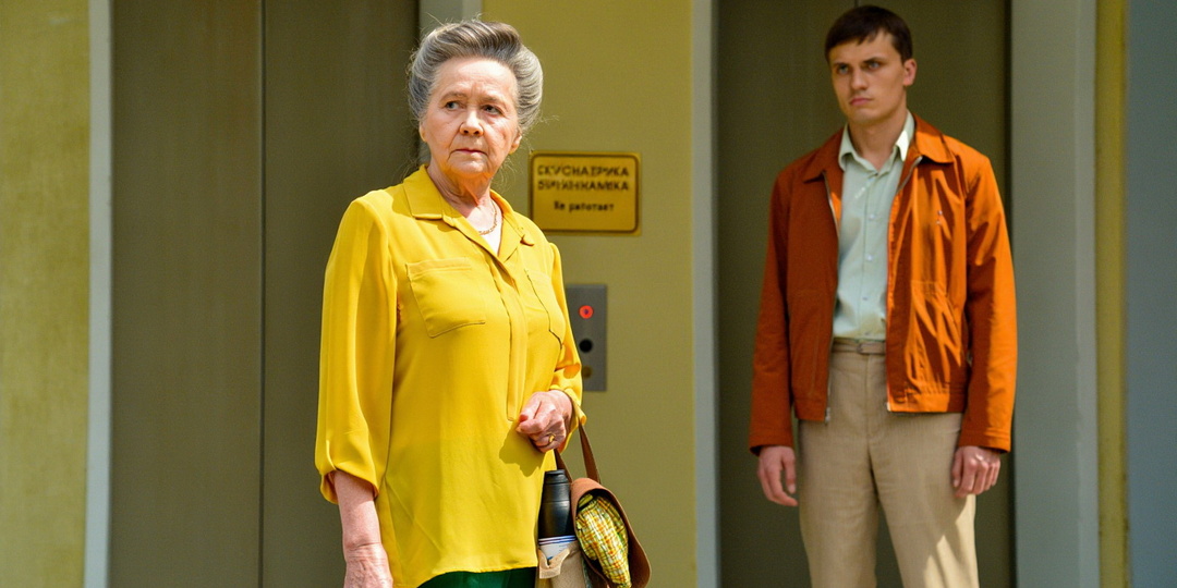 Квартиру — внуку, мать — в пансионат. Весь подъезд уже судил сына, пока не узнал правду