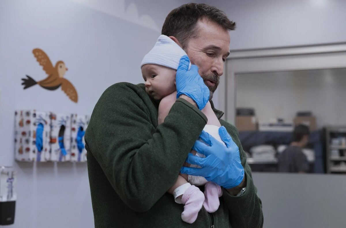 Ной Уайл в сериале "Питт"