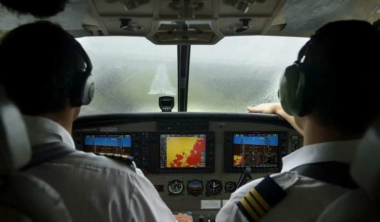 Пилоты всегда должны внимательно следить за изменением погодных условий