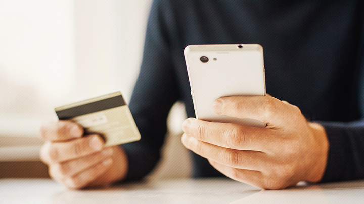 Почему переводы между близкими стали причиной блокировки карт: как меняется контроль в банках 