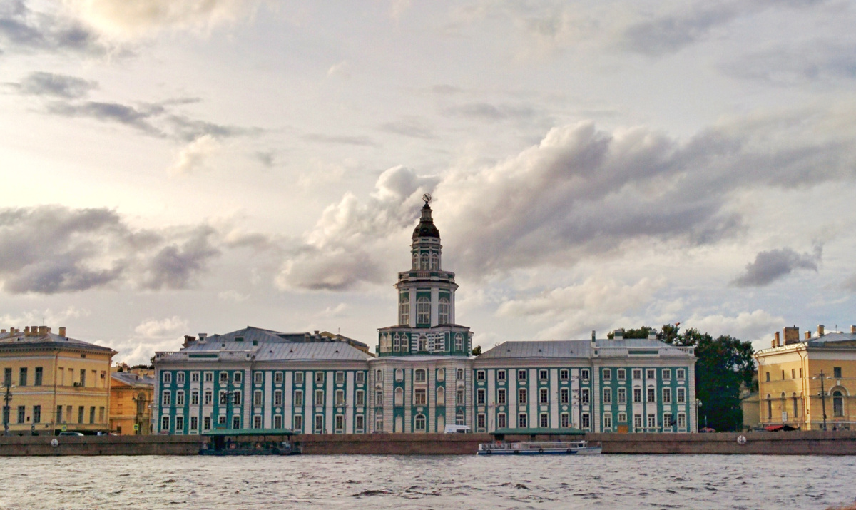 Здание Кунсткамеры