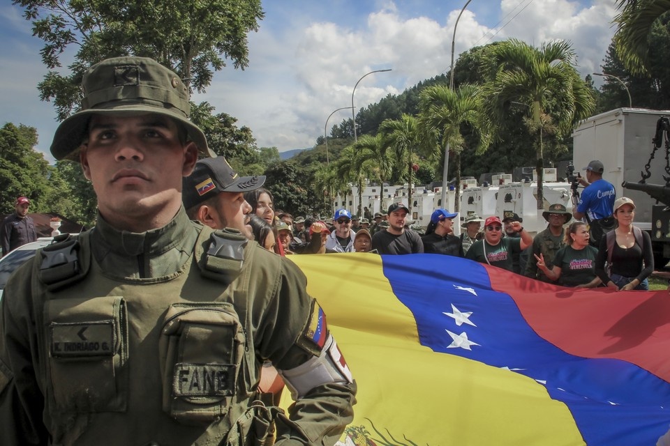    Военные Венесуэлы допустили ошибки в работе с С-300 во время атаки США GLOBAL LOOK PRESS