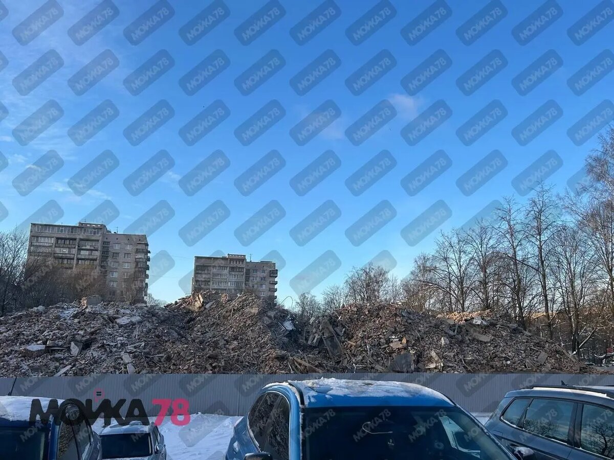    Обстановка 12 января на месте демонтажа здания ВНИИБ. Фото: Мойка78