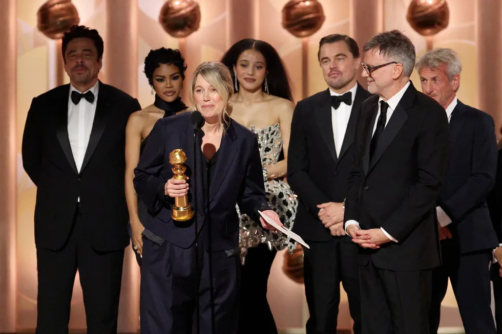 Продюсер Сара Мерфи, режиссер Пол Томас Андерсон и другие участники съемочной группы «Битвы за битвой». Беверли-Хиллз, Калифорния, 11 января 2026 года