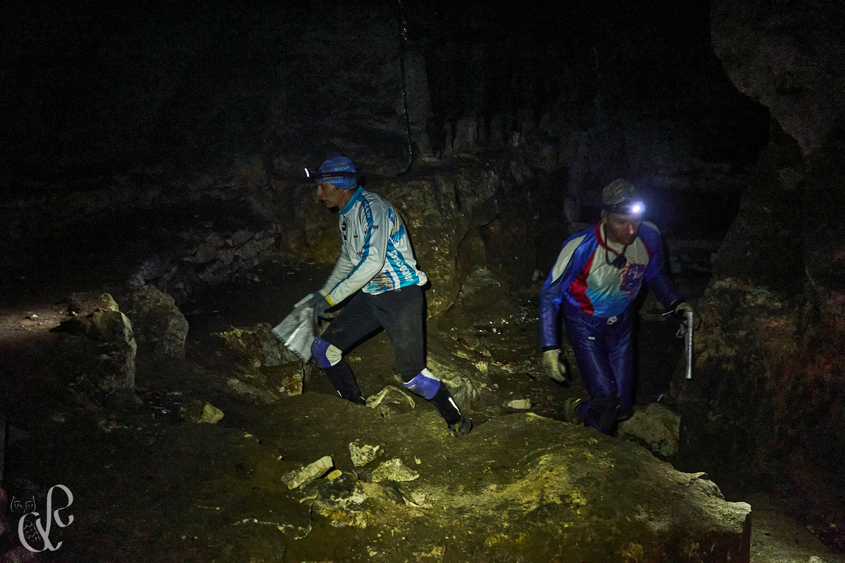 вот, судя по одежде - ориентировщики)