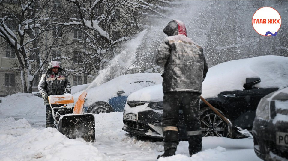 В Москве продолжается масштабная ликвидация последствий снегопада
