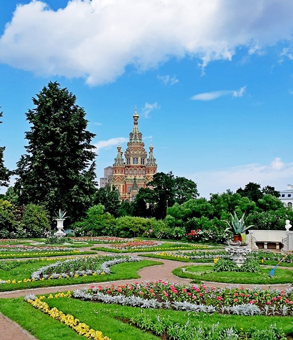 Собор Петра и Павла в Петергофе. Вид с островов Ольгиного пруда /фото из личного архива, 2022/
