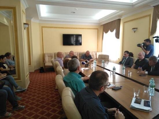 Андрей Серенко: "Изначально клуб формировался как сообщество политических экспертов, аналитиков, журналистов и политических деятелей, в первую очередь регионального уровня"