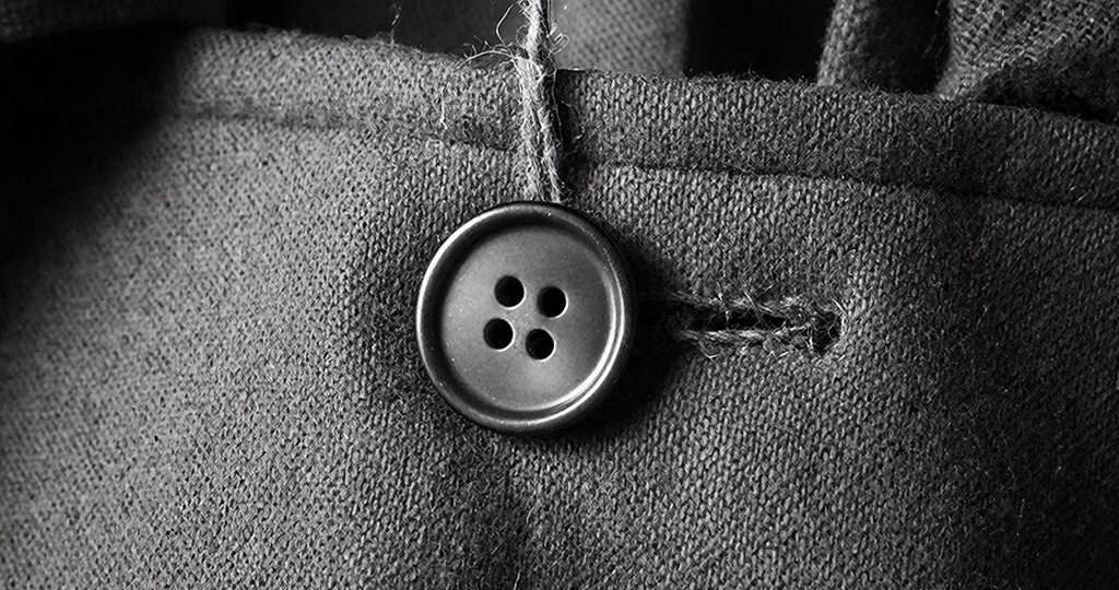 Оторвалась пуговица? Это знак! Почему нельзя пришивать на себе
