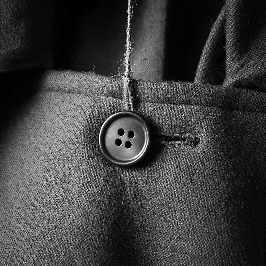 Пуговица — это замок вашей защиты. Если она висит на волоске, ваша энергетика тоже под угрозой.