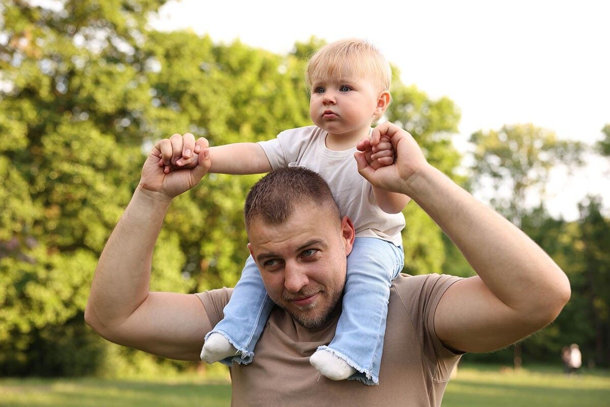 Отец ребенка приобретает все права и обязанности по содержанию и воспитанию. Источник: New Africa / Shutterstock / FOTODOM📷
