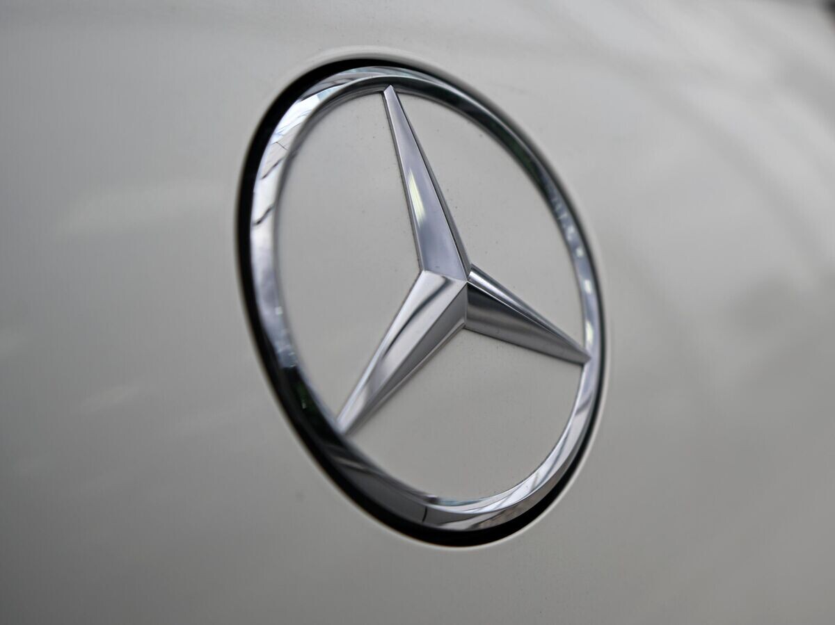    Логотип немецкой автомобильной марки Mercedes-Benz | © РИА Новости / Павел Бедняков