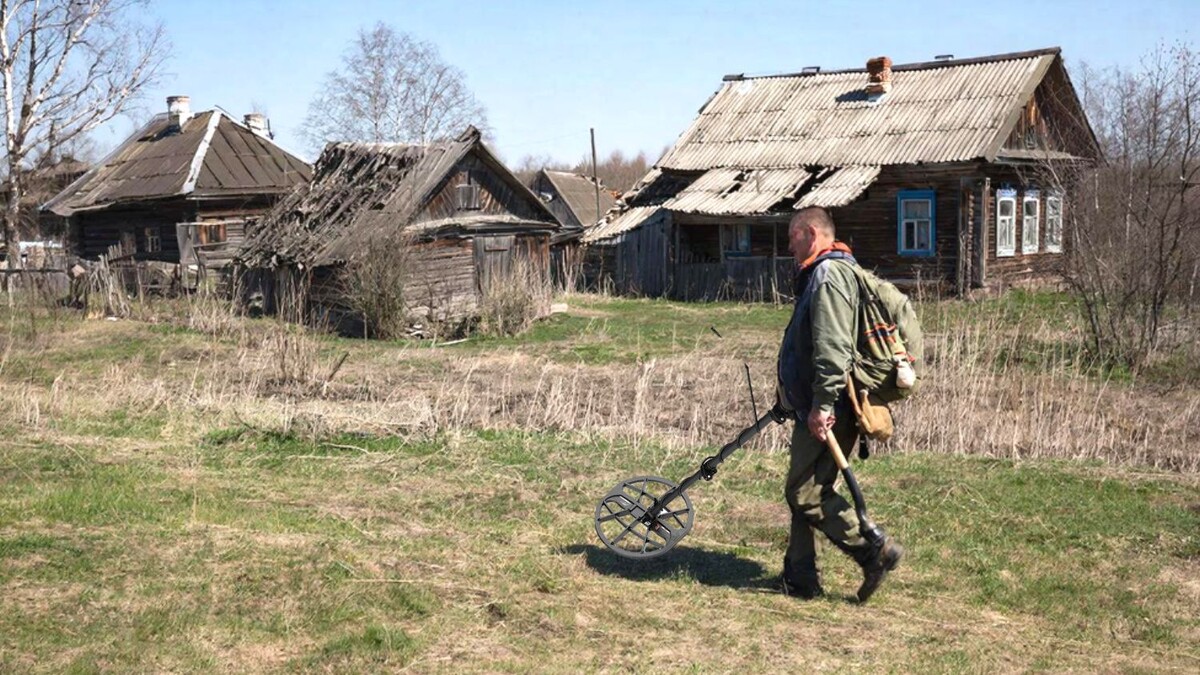 Кладоискатель в деревне.