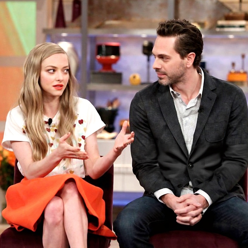 Аманда Сайфред и Томас Садоски в тв-шоу «THE VIEW», 2015 г