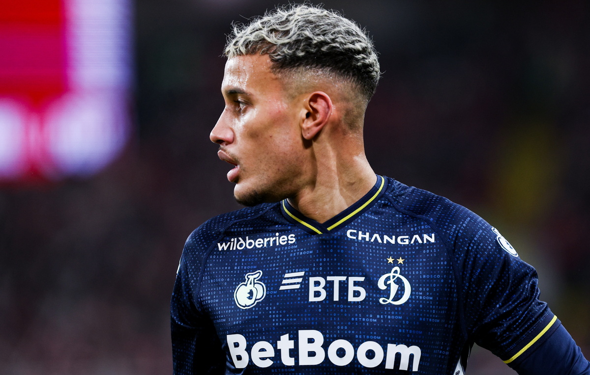    Полузащитник "Динамо" Бителло  Александр Щербак/ТАСС