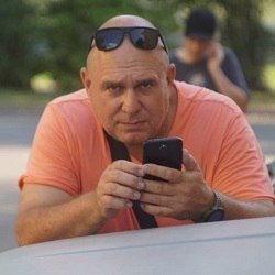    — Многие думают, что сумма выплат по европротоколу достигает 400 тыс. рублей, но это фантастическая история. Для выдачи такой суммы нужно, чтобы у каждого из участников ДТП было приложение «Госуслуги Авто», в нем оформляется европротокол, а также в машине должна быть «ЭРА-ГЛОНАСС», которая зафиксирует траекторию и точки размещения автомобиля. Однако такая система есть не на всех автомобилях, тем более что автопарк стареет. Как следствие, люди не в состоянии принять для себя решение: ремонт обойдется на сумму больше или меньше 100 тыс., и поэтому они не втягиваются в эту историю, — сказал изданию Попов.