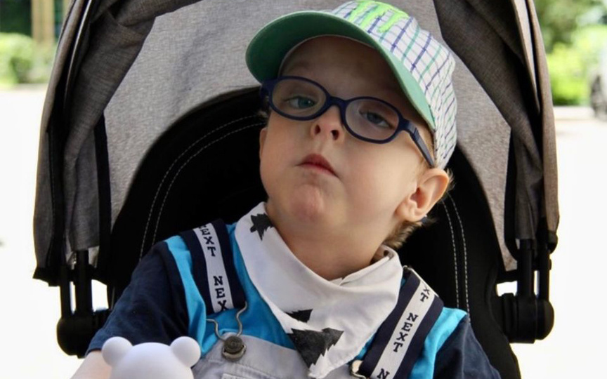 История Макара, который учится говорить и ходить