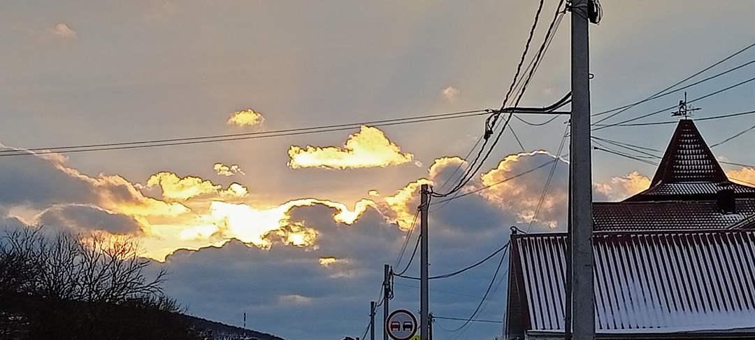 Должен ли человек защищать своё добро, когда его грабят или лучше не портить отношения с грабителем?