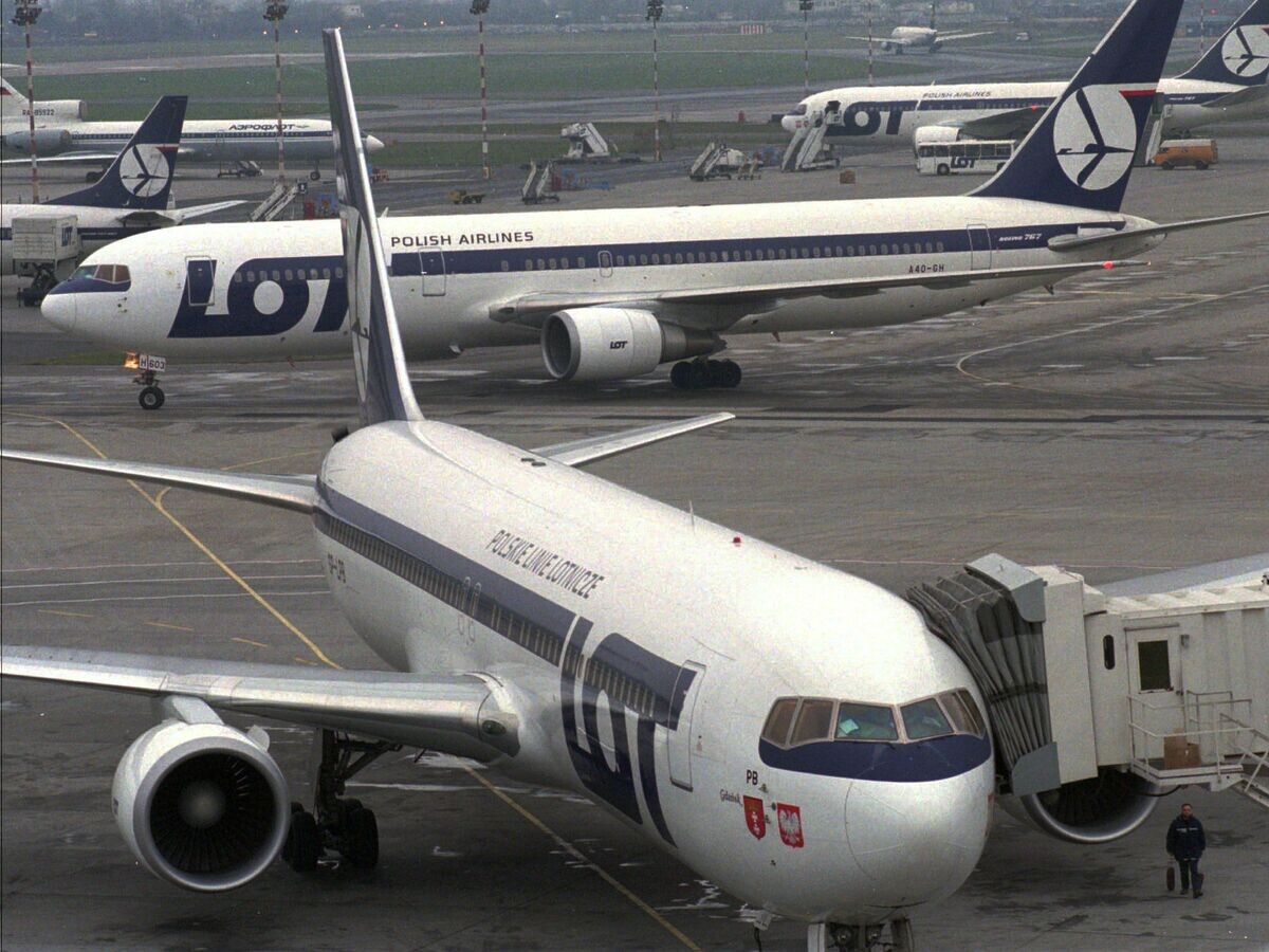    Самолеты авиакомпании LOT в аэропорту Варшавы | © AP Photo / Alik Keplicz