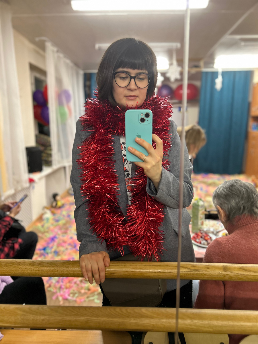 Фото автора. Открытый урок по танцам у Коли на следующий день после похорон