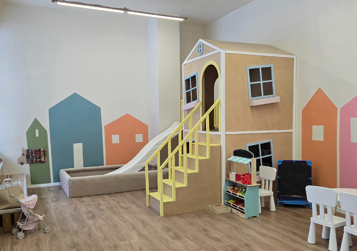 В выходные в самый снегопад пришлось ехать в Подольск. Отвозила мягкую песочницу для нашего комплекса, который установили в декабре