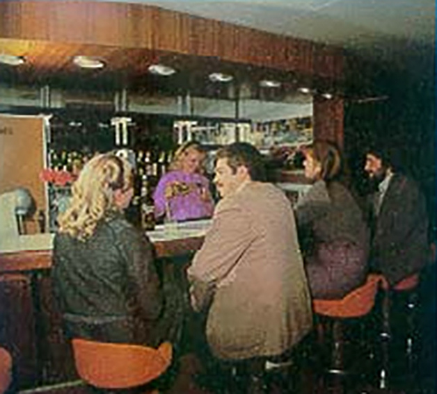 Бар на т/х проекта "301" (ГДР) в середине 80-х. С большим трудом нашёл в Интернете.