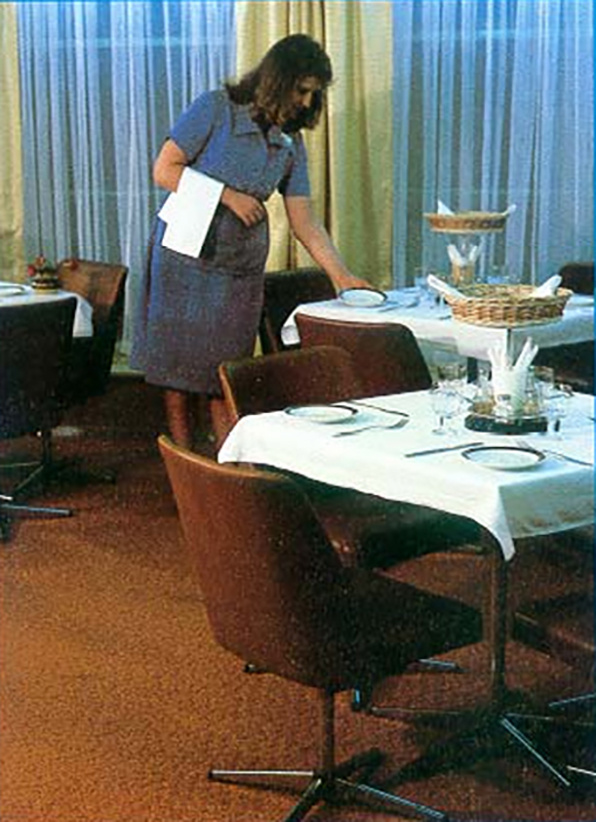 Ресторан на т/х проекта "301" (ГДР) в середине 80-х. С большим трудом нашёл в Интернете.