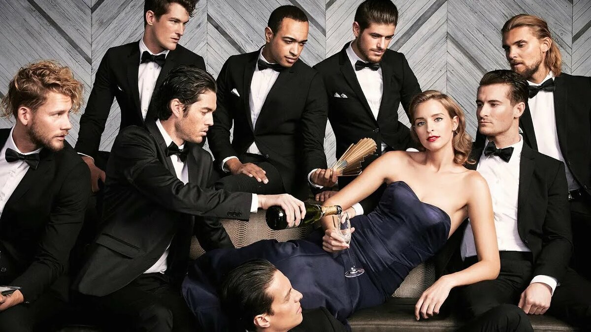 Какая-то комментаторка из интернета (одна из) со своим табуном \ фото из открытых источников