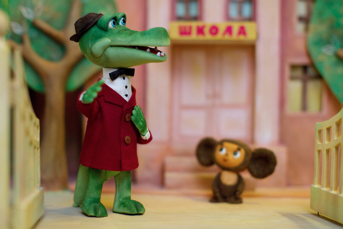     Куклы крокодила Гены и Чебурашки в музее «Союзмультфильма» / РИА Новости / Илья Питалев