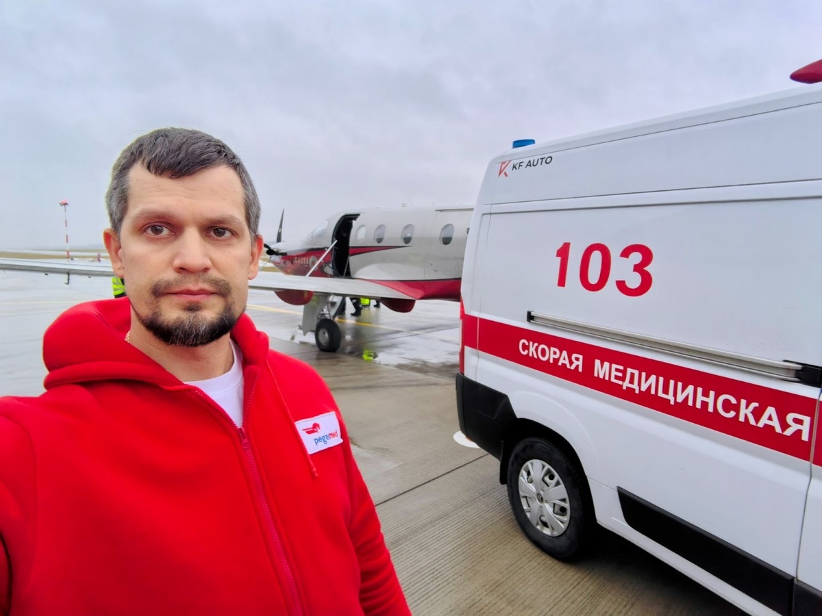 Врач анестезиолог-реаниматолог медицинской бригады "ПегасМед" в ожидании начала рейса