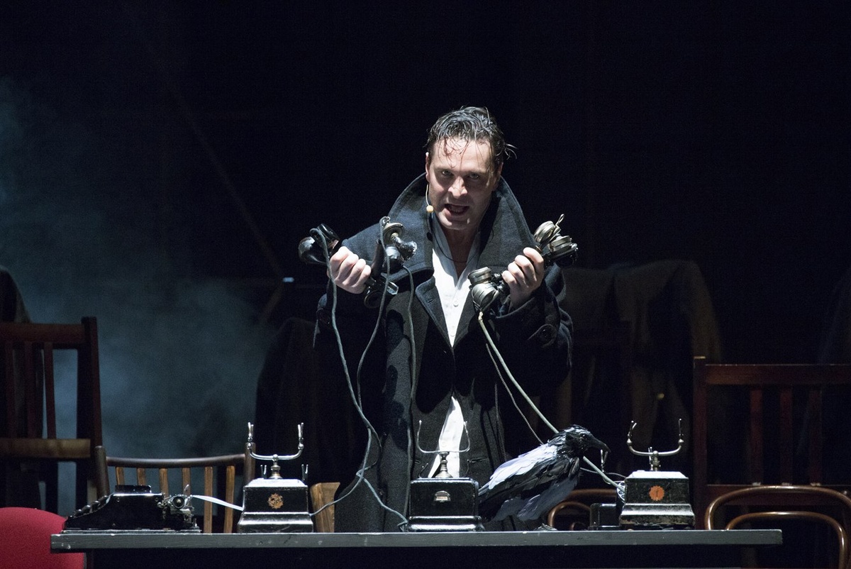 Спектакль «Бег» в Театре имени Евгения Вахтангова