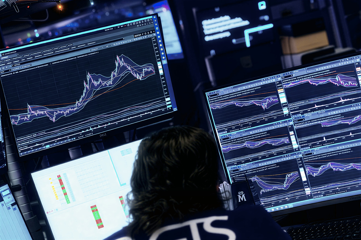 Специалист Майкл Пистилло работает на своем посту на площадке Нью-Йоркской фондовой биржи 2 января. | Фото AP/Ричард Дрю