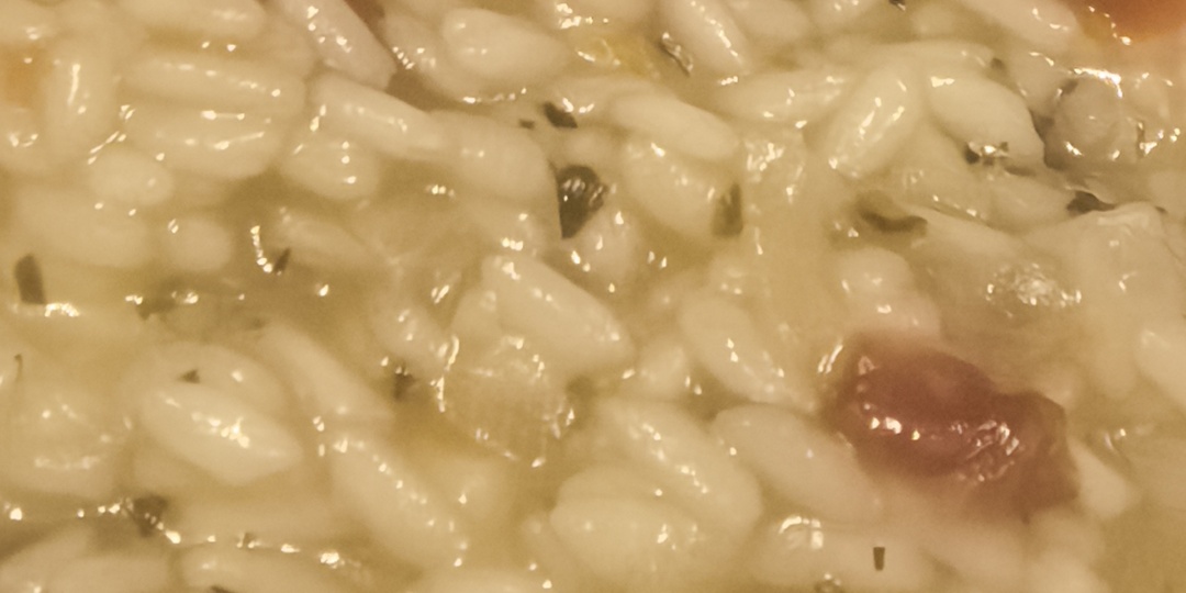 Ризотто с вялеными томатами и базиликом. История о том, как итальянская душа встречает солнце