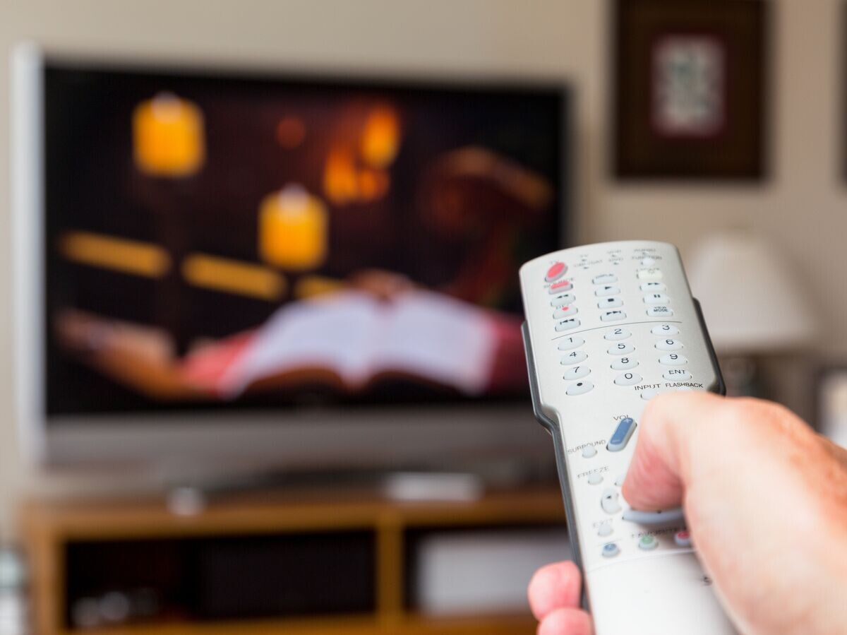    Просмотр телевизора | © Fotolia / steheap